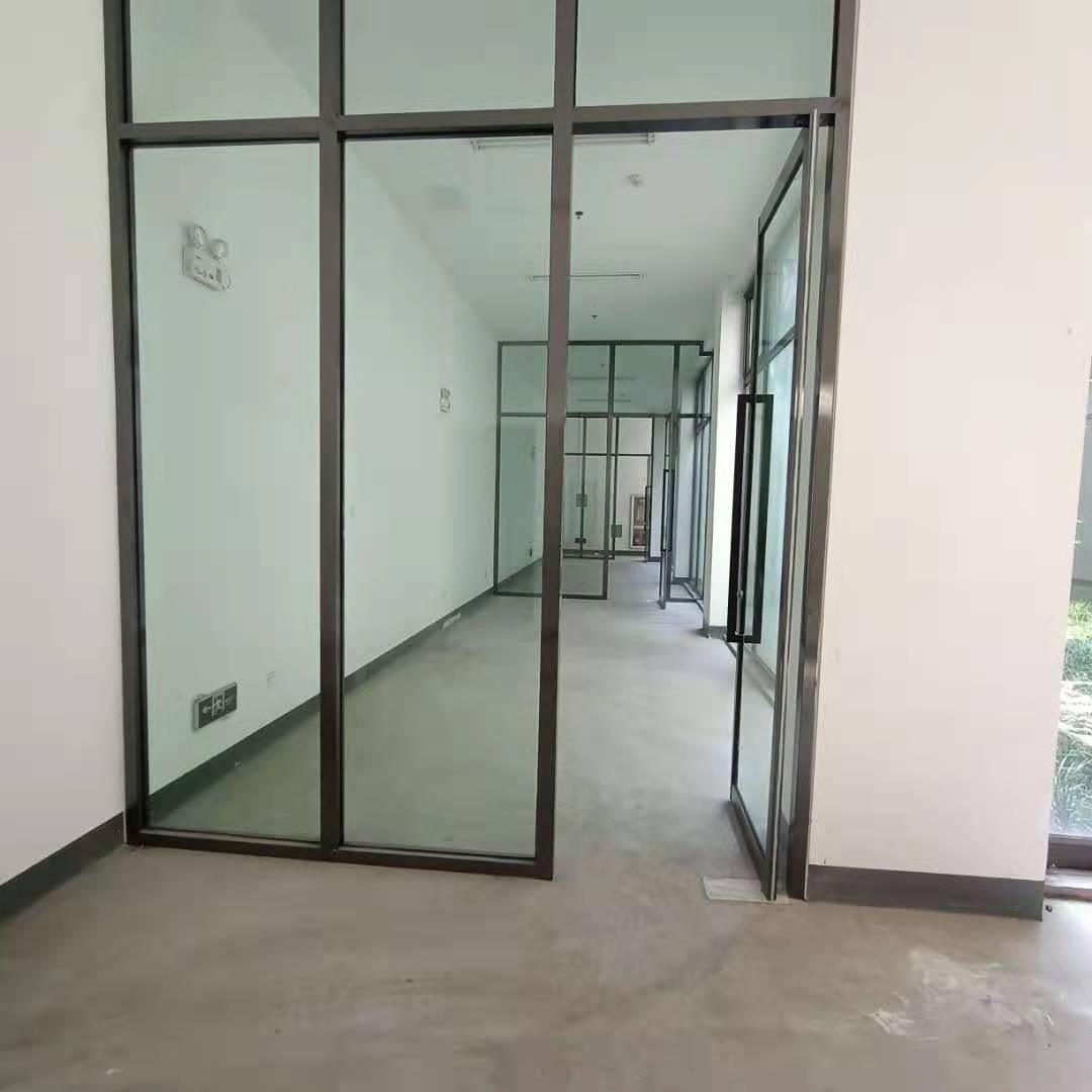 玻璃隔斷廠家講公桌隔制及擺放有什么講究嗎？